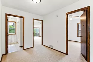 896 4th St E, Saint Paul, MN 55106 - Photo 20