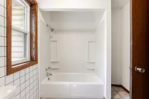 896 4th St E, Saint Paul, MN 55106 - Photo 28