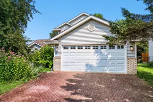 1119 Bonnieview Dr, Woodbury, MN 55129 - Photo 1