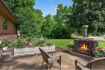 7712 Riverdale Drive N, Brooklyn Park, MN 55444 - Photo 4