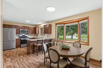 7712 Riverdale Drive N, Brooklyn Park, MN 55444 - Photo 6