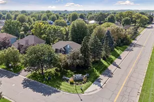 3925 Urbandale Ln N, Plymouth, MN 55446 - Photo 4