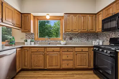 3925 Urbandale Lane N, Plymouth, MN 55446 - Photo 20