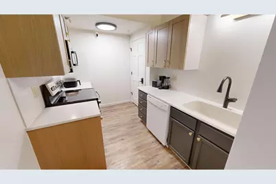 542 Benson Avenue SW #ensuite 210, Willmar, MN 56201 - Photo 8