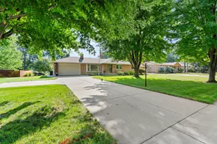 2823 Silver Lake Rd NE, Saint Anthony, MN 55418 - Photo 2
