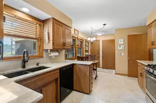 2823 Silver Lake Rd NE, Saint Anthony, MN 55418 - Photo 34