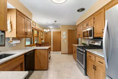 2823 Silver Lake Road NE, Saint Anthony, MN 55418 - Photo 32