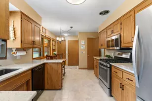 2823 Silver Lake Rd NE, Saint Anthony, MN 55418 - Photo 32