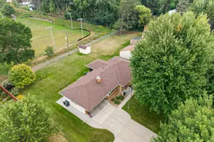 2823 Silver Lake Rd NE, Saint Anthony, MN 55418 - Photo 16