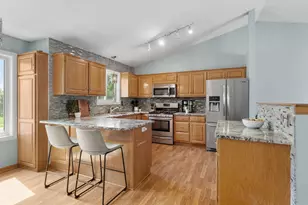 18566 96th Pl N, Maple Grove, MN 55311 - Photo 4
