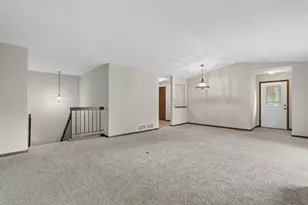 7055 Robinwood Trail, Woodbury, MN 55125 - Photo 10