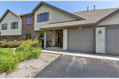 7250 Hunters Run, Eden Prairie, MN 55346 - Photo 2