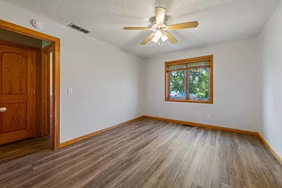 7250 Hunters Run, Eden Prairie, MN 55346 - Photo 22