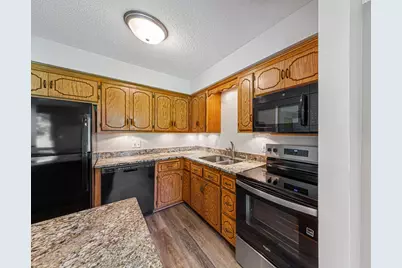 7250 Hunters Run, Eden Prairie, MN 55346 - Photo 16