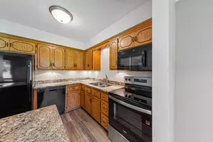 7250 Hunters Run, Eden Prairie, MN 55346 - Photo 16