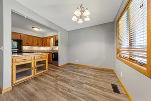 7250 Hunters Run, Eden Prairie, MN 55346 - Photo 12