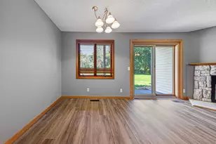 7250 Hunters Run, Eden Prairie, MN 55346 - Photo 14