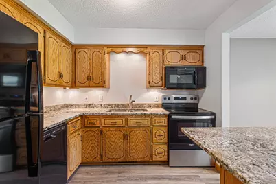 7250 Hunters Run, Eden Prairie, MN 55346 - Photo 18