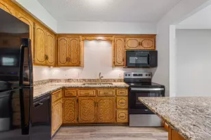 7250 Hunters Run, Eden Prairie, MN 55346 - Photo 18