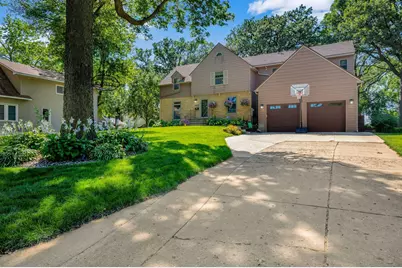 1210 Albion Avenue, Fairmont, MN 56031 - Photo 2