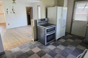 706 E 3rd St, Fairmont, MN 56031 - Photo 8
