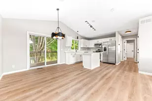 2827 18th Ave E, Shakopee, MN 55379 - Photo 4