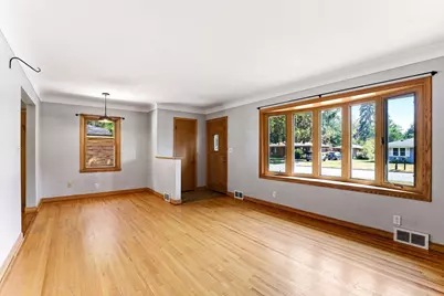 785 Grandview Avenue W, Roseville, MN 55113 - Photo 4