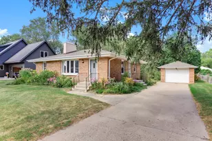 785 Grandview Ave W, Roseville, MN 55113 - Photo 2