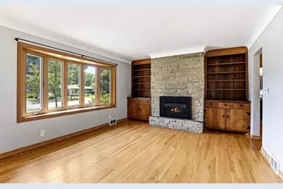 785 Grandview Avenue W, Roseville, MN 55113 - Photo 6