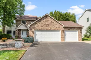 546 White Pine Way, Eagan, MN 55123 - Photo 2