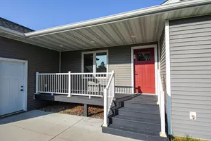 828 Alice Dr, Thief River Falls, MN 56701 - Photo 4