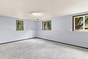 10048 Upton Rd, Bloomington, MN 55431 - Photo 28