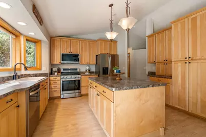 1939 Greenwood Drive NE, Owatonna, MN 55060 - Photo 8