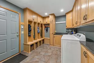 290 Ridgeview Dr E, Wayzata, MN 55391 - Photo 14