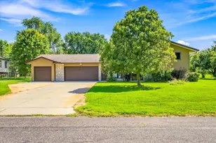 1718 Hazelwood Circle, Saint Cloud, MN 56303 - Photo 2