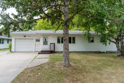 1715 19th Street S, Moorhead, MN 56560 - Photo 2