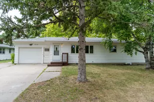 1715 19th St S, Moorhead, MN 56560 - Photo 2