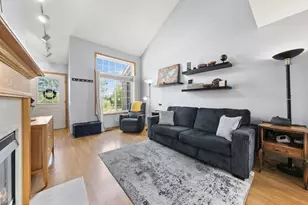446 Mission Hills Way E, Chanhassen, MN 55317 - Photo 4