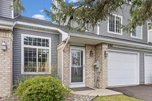 446 Mission Hills Way E, Chanhassen, MN 55317 - Photo 2