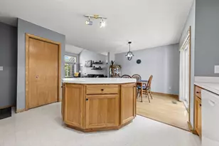 446 Mission Hills Way E, Chanhassen, MN 55317 - Photo 10