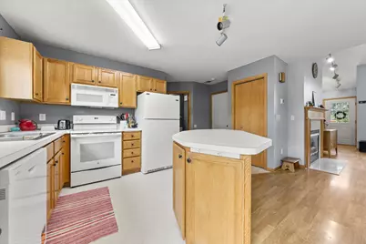 446 Mission Hills Way E, Chanhassen, MN 55317 - Photo 8