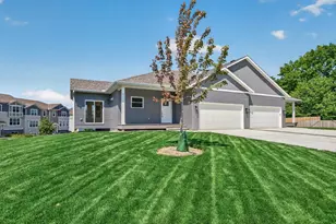 2353 7th Ave E, North Saint Paul, MN 55109 - Photo 1