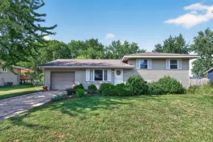 958 Cortland Dr, Apple Valley, MN 55124 - Photo 1