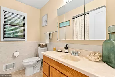 13240 Dahlgren Road, Minnetonka, MN 55305 - Photo 16
