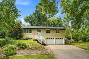 13240 Dahlgren Rd, Minnetonka, MN 55305 - Photo 2