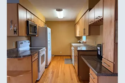 117 Southdale Street SE, Sleepy Eye, MN 56085 - Photo 2