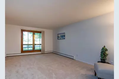 2670 Oxford Street N #204, Roseville, MN 55113 - Photo 4
