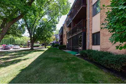 2670 Oxford Street N #204, Roseville, MN 55113 - Photo 2