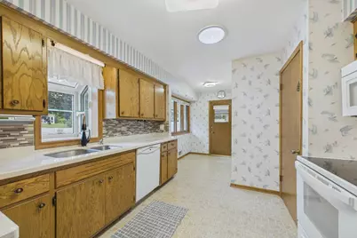 1761 Emerald Drive, New Brighton, MN 55112 - Photo 4