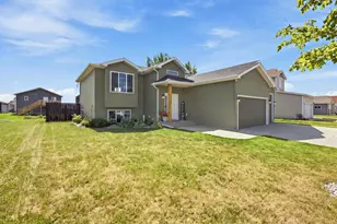 1829 43rd Ave S, Moorhead, MN 56560 - Photo 2